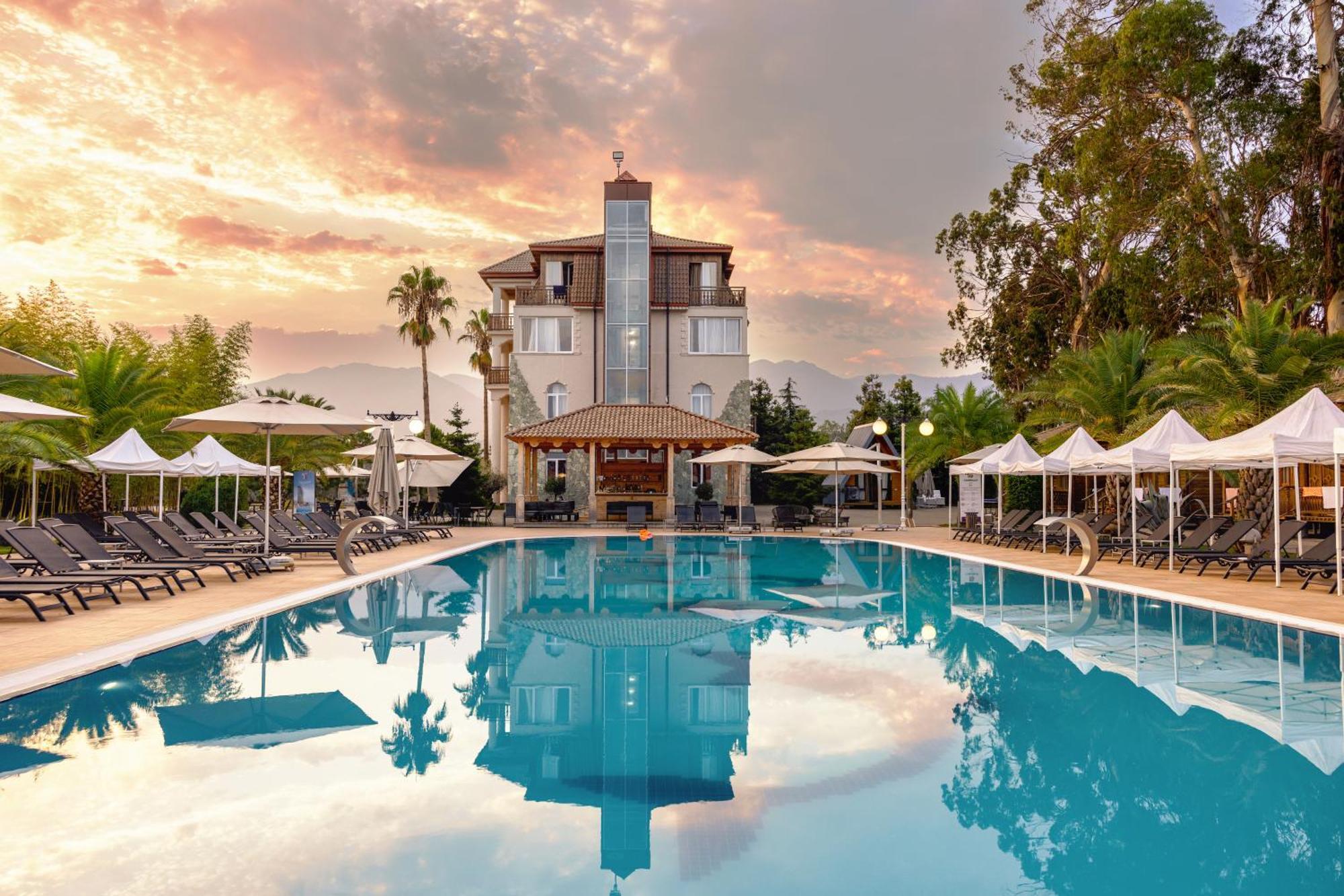 Hotel Chateau Kvirike Boboqvati エクステリア 写真
