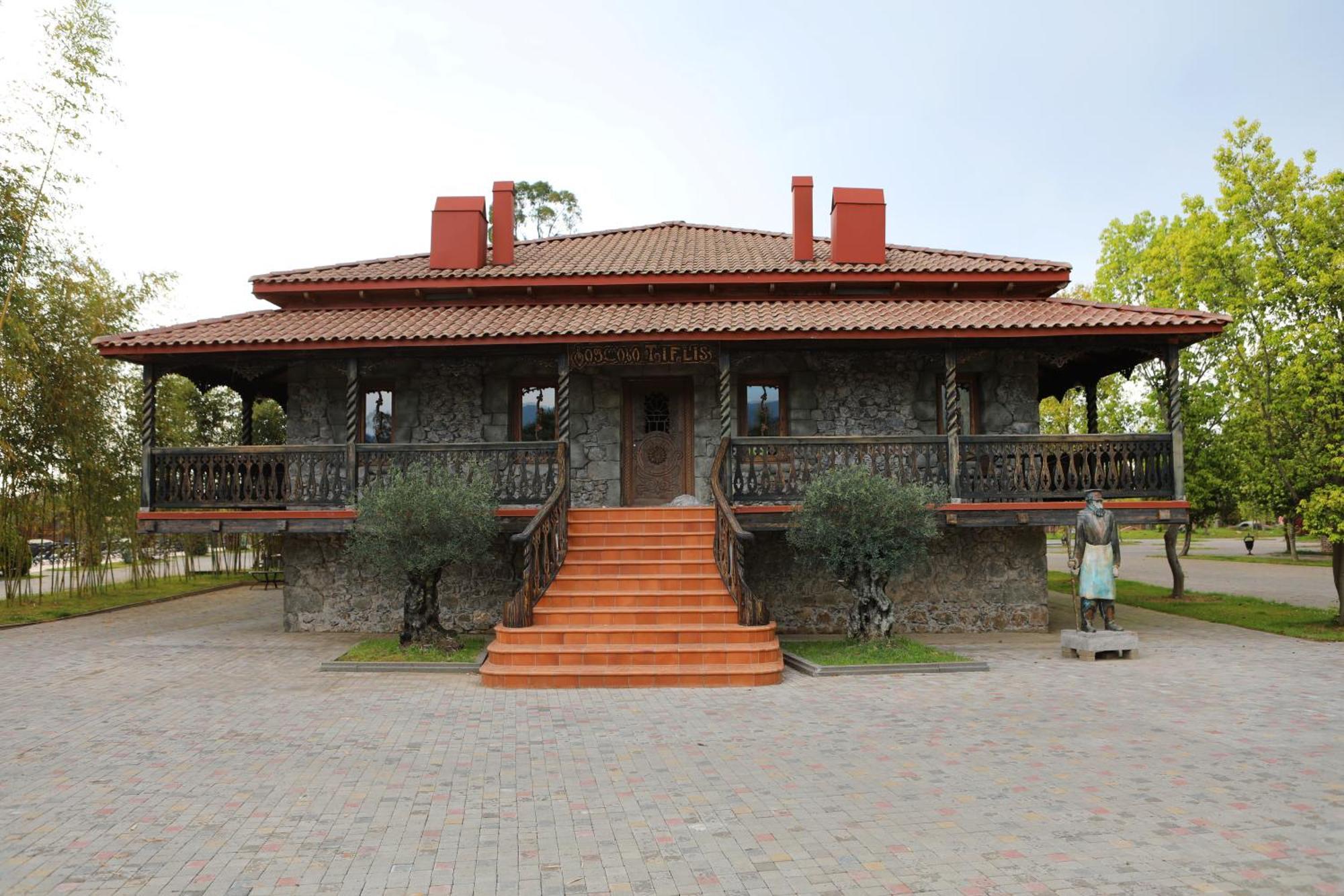 Hotel Chateau Kvirike Boboqvati エクステリア 写真