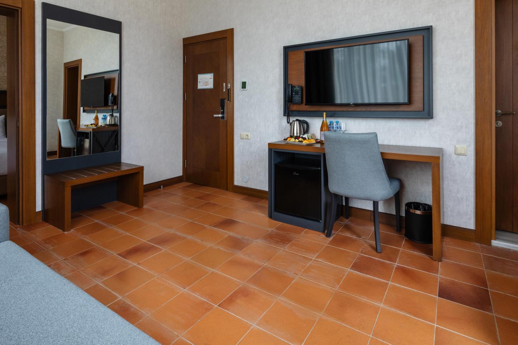 Hotel Chateau Kvirike Boboqvati エクステリア 写真